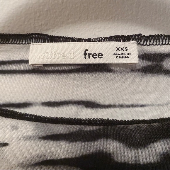 Wilfred Free Aritzia Orbit Longsleeve Croptop Black and White Tie Dye Pattern - Picture 4 of 5